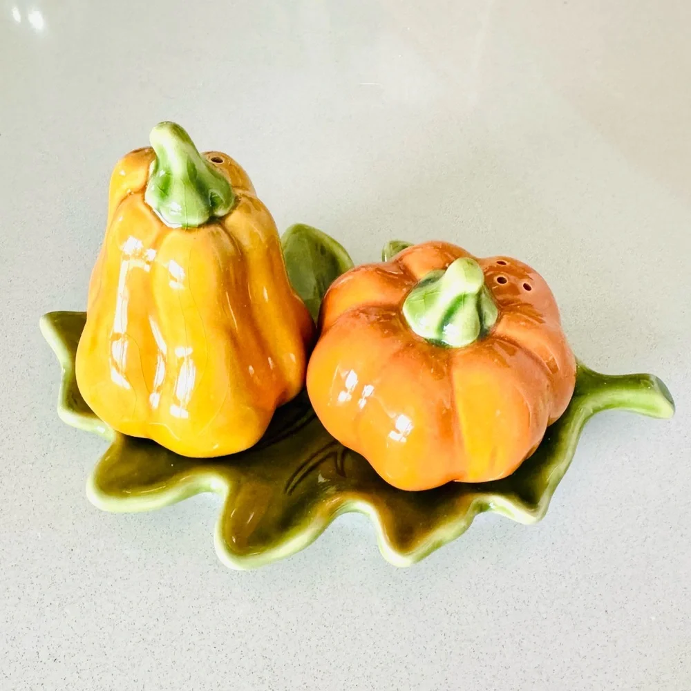 VINTAGE ANTHROPOLOGIE Gold Yellow Orange Pumpkin Squash Salt Pepper Shaker Plate